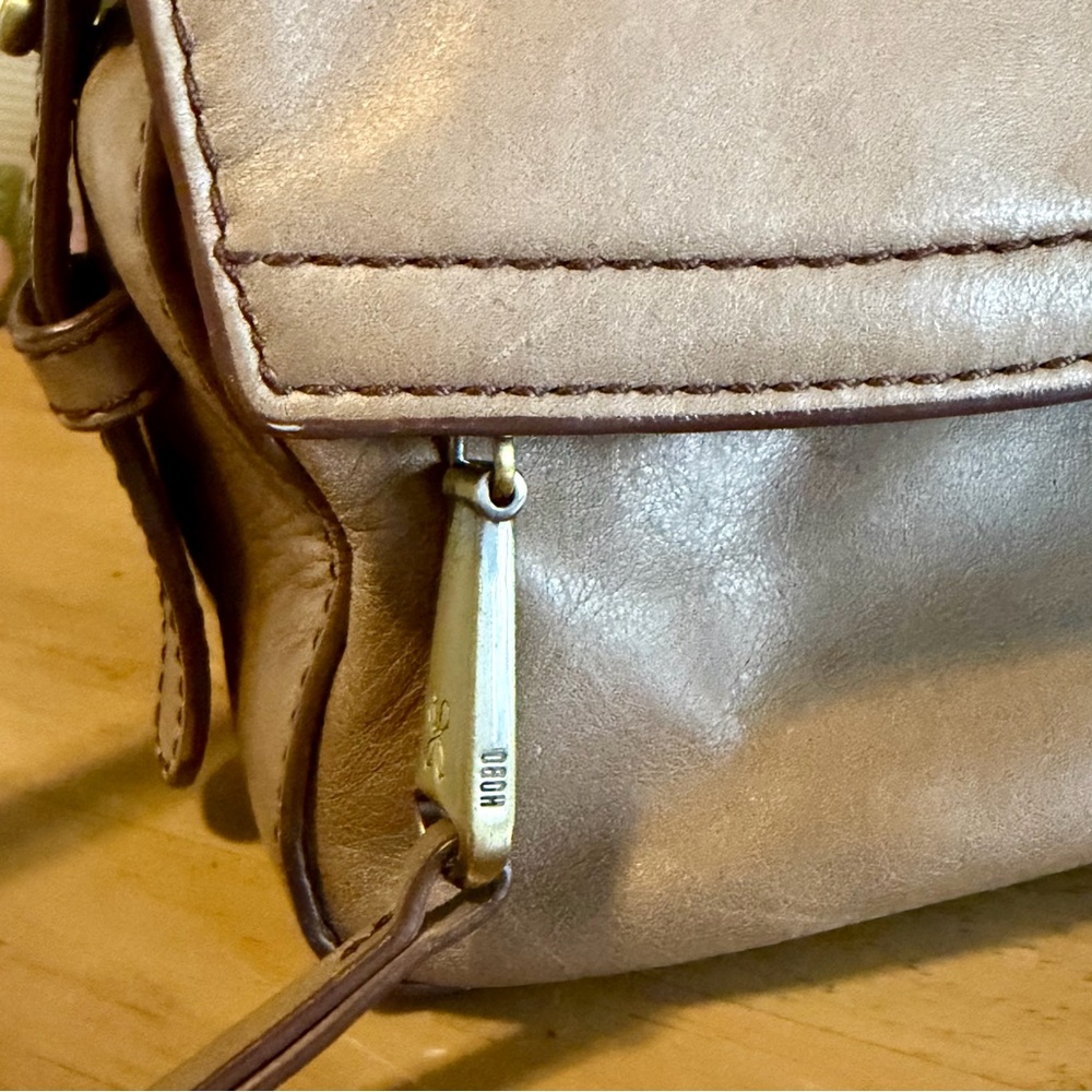 HOBO Taupe Tan Leather Crossbody Bag Soft Foldover Flap Magnetic Closure - Picture 2 of 15